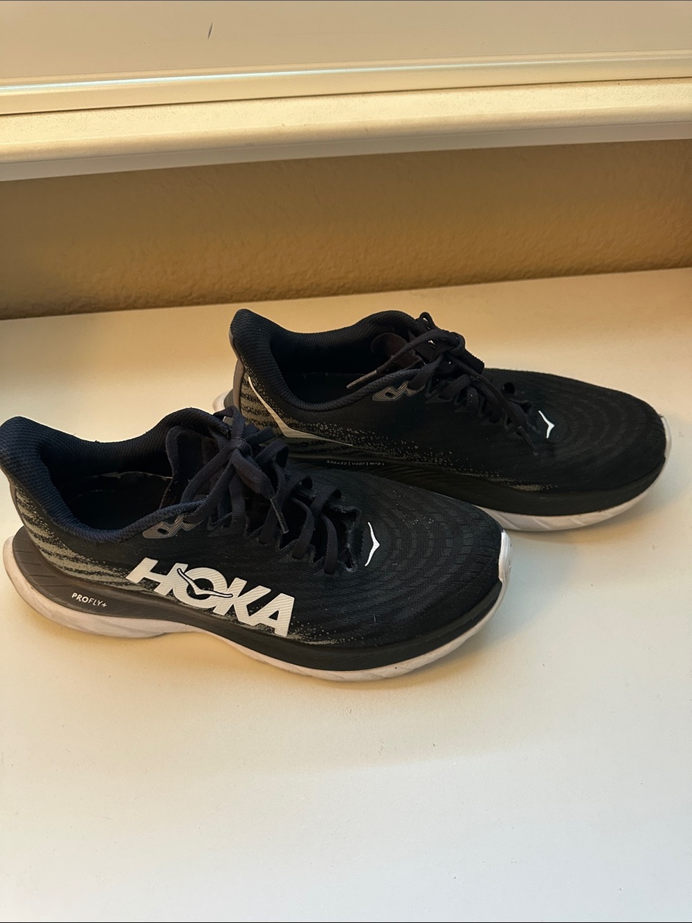 Hoka One One Mach 5 ProFly Black & White Women's Athletic Running Shoes Size 8B